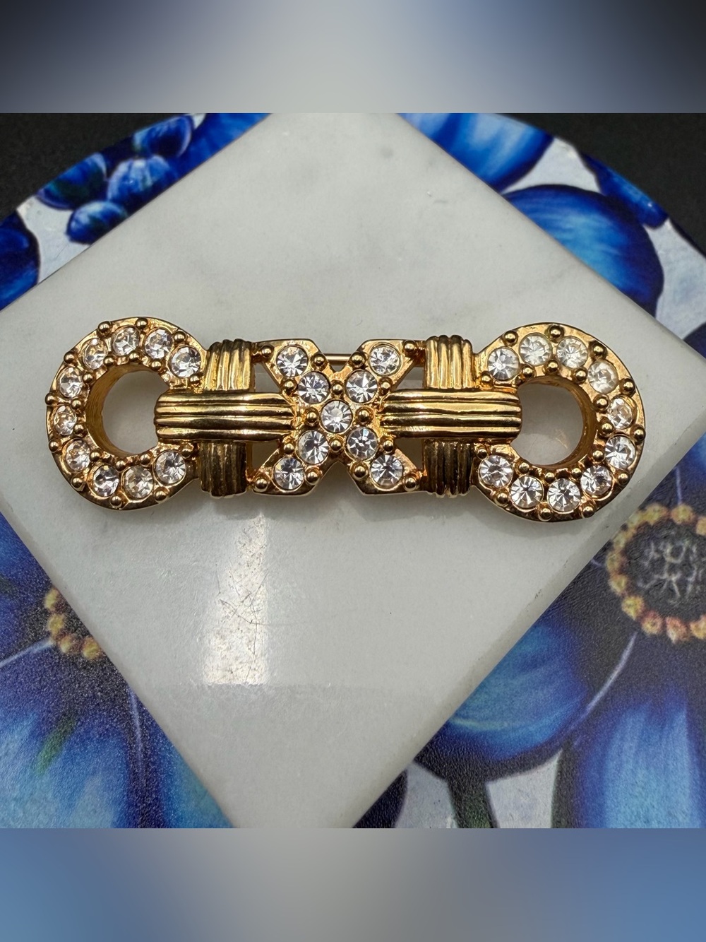 Swarovski clear crystal gold-tone "XOXO" brooch pin #563 hugs & kisses vintage